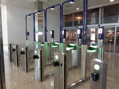 メノルカ空港の生体認証ゲート