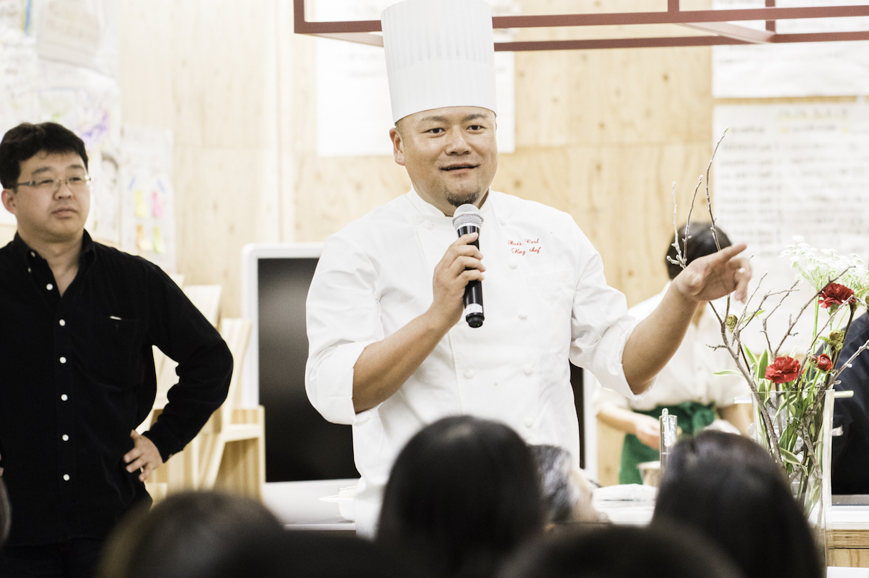 東京会場の川口かずのりシェフ。川口さんは、滝沢・セルジオ両シェフのレシピに基づき、2人の創作料理を東京で再現した