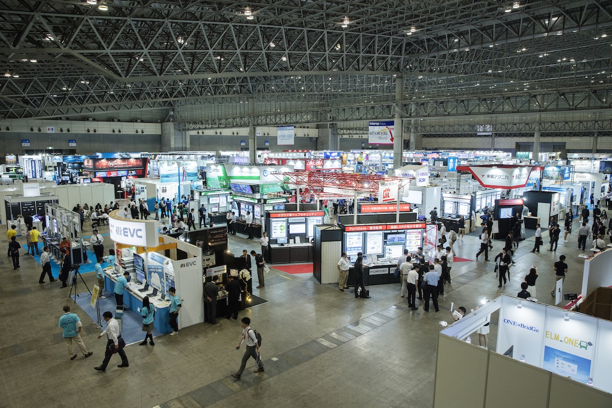 ネットワークコンピューティングに特化した「Interop Tokyo」の会場（千葉・幕張メッセ）。開催24回目となる2017年は、セキュリティやIoT、5G、AI、ASI／NFVが注力テーマとされた