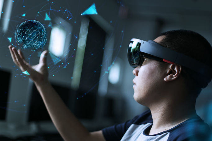Virtual reality with hololens in the lab